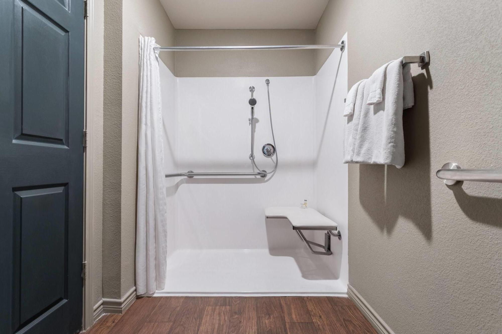 Eagle'S Den Suites Big Spring A Travelodge By Wyndham Екстериор снимка